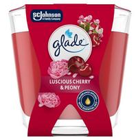 Glade Luscious Cherry & Peony scented candle 70ml kvepianti žvakė