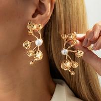 Exaggerated Retro Imitation Pearl Flower Liquid Metal Leaf Dangle Earrings for Women Creative Personality Piercing Jewelry Gifts auksas