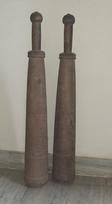 Vintage Wooden Dumbbells: Indian Gym Equipment Pair 16” X 8” X 24” (l x w x h) įvairiaspalvis