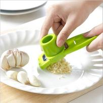 Česnakų spaudimo smulkintuvas virtuvės nerūdijančio plieno česnako smulkintuvas, rankinis šlifavimo įrankis, virtuvės priedai Plastic garlic grinder