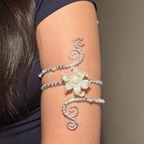 Elegant Hollow Out Iris Flower Bracelet Floral Vintage Armband Adjustable Armlet Open Arm Bangle Arm Accessories