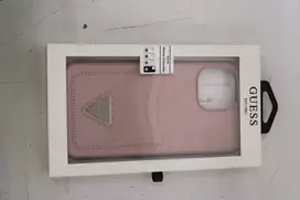 Kietas dėklas GUESS iPhone 13 Pro Max 6,7 colio – Rožinis Saffiano su trikampiu logotipu