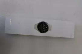 Išpardavimas. Xiaomi Watch 2 Titan pilkas titano korpusas su baltu odiniu dirželiu | Išpardavimas. Xiaomi Watch 2 Titan | Išmanusis laikrodis | GPS (palydovas) | AMOLED | 1,43 colio | NAUDOTAS, ĮBRĖŽIMAI EKRANE