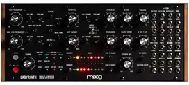 Analogiškas pusiau modulinis sintezatorius Moog Labyrinth – monofoninis, 20 įv./12 išv. patchbay, sekvensorius, natūrali mediena