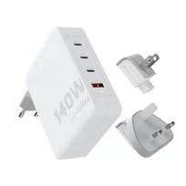 Nešiojamas 140W GaN kelioninis įkroviklis Xtorm XVC2140 su 3× USB-C PD prievadais ir 2 m USB-C laidu, baltas