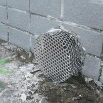 Nerūdijančio plieno lietaus latako apsauga Ilgalaikė latako apsauga Stogo latako lapų filtras Lietaus latako apsauga Latako tinklelis 7.5X7.5X7CM