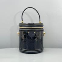 [Pre-Owned] Cannes Classic Monogram Embossed Patent Leather Bucket Bag - Very Good #1YCHE28 ONE SIZE