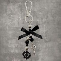 Salircon Gothic Cross Love Heart Skull Key Pendant Keychain for Women Trend Black Bowknot Key Ring Female Halloween Y2K Jewelry
