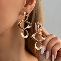 Salircon 2026 New Simple Irregular Glossy Metal Twisted Drop Earrings Women Creative Hollow Geometric Pendant Earrings Jewelry