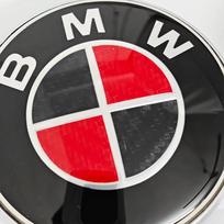 Anglies Pluošto Juoda Raudona Ženklelis BMW E90 E60 E39 G20 F10 F20 F30 E46 E92 E87 M1 M2 M3 M4 M5 M6 M8 E63 F02 F03 G16 Steering wheel logo