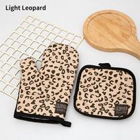 2Pcs/Set Kitchen Gloves Insulated Leopard Print Pad Microwave Cooking Gloves Oven Barbecue Rack Potholders Oven Mitts Potholder Pad šviesios leopardo spalvos