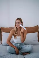 Beautifly Glossy Acne Young veido valymo šepetėlis su mėlyna LED šviesos terapija ir šildymo funkcija, rožinis auksas/rožinė