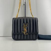 [Pre-Owned] Ysl Vicky Gold Logo Chain Quilted Lambskin Medium Shoulder Bag - Very Good #19A9UQZ ONE SIZE