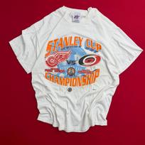 Vintage Y2K NHL Red Wings VS Hurricanes Stanley Cup Champs T-Shirt ‘02 XL XL