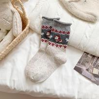 Vilnonės kojinės moterims retro stiliumi, su atlenktais kraštais, yra mielos ir animacinės.. Jie madingi rudenį ir žiemą, pastorinti ir šilti 1 pair