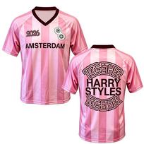 Rožiniai futbolo marškinėliai, įkvėpti Harry Styles – Amsterdamas 2026 gerbėjų atributika – unisex V formos iškirptė, kvėpuojantys trumpomis rankovėmis – laisvas kirpimas XS balta