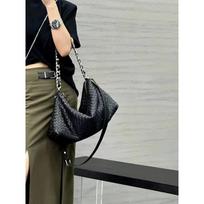Soft leather woven bag, pillow bag, tofu bag, large capacity, underarm bag, shoulder crossbody commuter bag, high-end sense versatile 40cm juoda