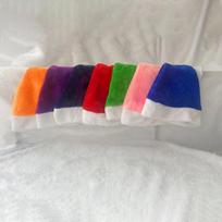 Spalvinga pliušinė Kalėdų Senelio kepurė - Raudona, Žalia, Violetinė, Kavos, Geltona, Rožinė, Mėlyna Plush Santa Hat rožinė