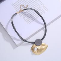ALLYES Irregular Inlaid Pearl Choker Necklace for Women Vintage Geometric Metal Multilayer Leather Necklaces Clavicle Jewelry auksas