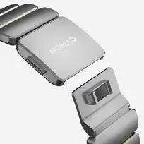 NOMAD Stratos Band - Titanium Bracelet for Apple Watch 49mm su FKM (Natural Titanium, Volt FKM)