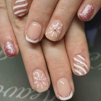 24 Pieces Of Short Glossy Square Armor, New Christmas Manicure, Snowflake Glitter, Irregular Stripes Removable yellow jelly glue + rubbing strips *4pcs