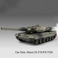 1:36 Leopard 2 Main Battle Tank Model Toy Music Light Spray Catapult Off-road Tanks Models Military Desktop Ornaments for Child žalia