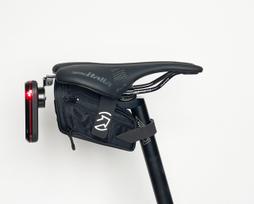 Garmin Varia radarui po balnu tvirtinamas laikiklis K-MOUNT GR43, tinka Selle Italia SLR