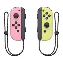 Pastelinės rožinės ir pastelinės geltonos spalvos „Joy-Con“ valdiklių pora, skirta „Nintendo Switch“.