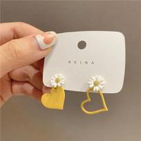 Cute Romantic Love Heart Drop Dangle Earrings for Women Charm Yellow Daisy Flowers Stud Earrings Party Korean Fashion Jewelry geltona