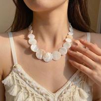 Vintage Round White Shell Choker Necklace for Women Bohemian Geometry Splicing Collarbone Chains Charms Daily Versatile Jewelry