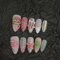 Handcrafted Press-On Nails With Floral Carving Design Thin Fit Women Stylish Manicure Small