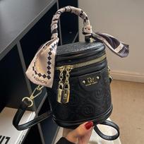 Textured small bag women's spring and summer niche design messenger bag women's portable bucket bag juoda