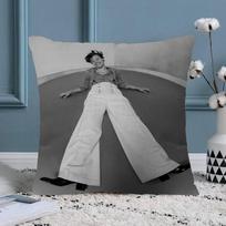 1Pc Harry Styles Pillow Cover, Polyester 2D Double-Sided Print, Black & White Singer Portrait Art, Pop Star Fan Home & Car Decor Peach skin 18*18(CM)-1Pcs