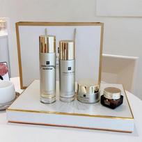 Elizabeth Enjoyment Maple Leaf Collagen Firming Gift Set - Anti-Wrinkle, Fine Line Reduction, Skin Tightening, Moisturizing & Nourishing Four-Piece Set Gift Bag