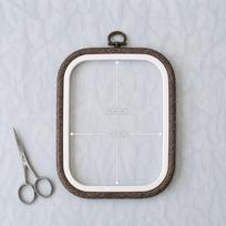 Nurge kvadratinis siuvinėjimo lankelis Flexi Hoop 18x20 cm, tamsiai rudas