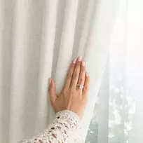 Užuolaida su klostėmis smėlio spalvos lininio audinio