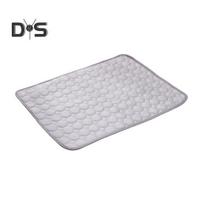 Pet Cooling Mat Self Cooling Ice Silk Dog Cooling Pad for Bed Kennel Sofa Car Seat Summer Cool Cushion for Dogs Cats M juoda