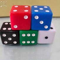 25 mm dideli apvalūs kauliukai - 5 spalvos - Idealiai tinka vaikams ir suaugusiems žaisti žaidimus red