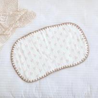 10-Layer Cotton Gauze Newborn Pillow - Breathable, Sweat-Absorbent, Cloud-Shaped for Baby Comfort 25x40cm tulpės spalva
