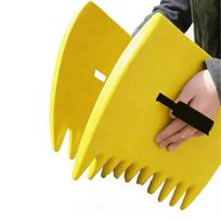 Heavy Duty Leaves Scoops 33x24.8cm Garden Claw Tools For Yard Debris Removal Comfortable Grip Hanging Hole Design Garden Tools geltona