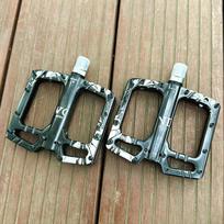 Mountain Bike Pedals, Ultra Strong Colorful CNC Machined Cycling Sealed 3 Bearing Pedals Pedal juoda