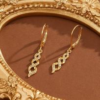 A Women's 18k Gold-plated Braided Twisted Ear Cuff with Embedded Synthetic Zirconia Long Earrings, Featuring a Simple, Elegant geltona
