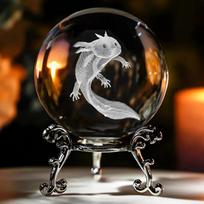 The 3D salamander crystal ball comes with a base and is crafted with exquisite engraving techniques. It is suitable for various