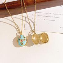 Inlaid Rhinestones Photo Locket Pendant Necklace Pearls Gold Clavicle Chain Enamel  Necklace  Women Style 2