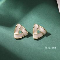 Luxurious And Sophisticated Earrings, Trendy Stud Earrings With A Retro Feel. One Size balta