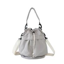 Solid Color Swimming Nylon Crossbody Bag Large Capacity Bucket Bag  Office Worker šviesiai pilka spalva