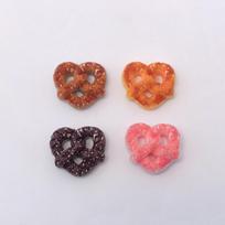 100Pcs Popular Simulation Food Pretzel Bread Cake Charms Cute Resin Pendants for Jewelry Make DIY Keychain Accessory 25*23mm-100pcs/bag