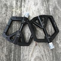 Bike Pedals Mountain Bike Adult, MTB Flat Pedals Grippy, Platform Pedals w Cr-Mo Axel, BMX Road Cruiser Gravel Bicycle Pedals Pedal juoda