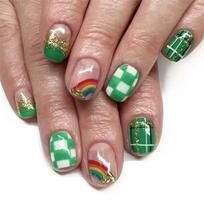 24Pcs Patrick's Day Short Press on Nail Green Shamrock Designs Glossy Acrylic Full Cover False Nail Manicure for Women 1