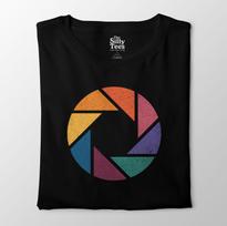 Rainbow Camera Aperture T-Shirt: Retro Photographer Gift M